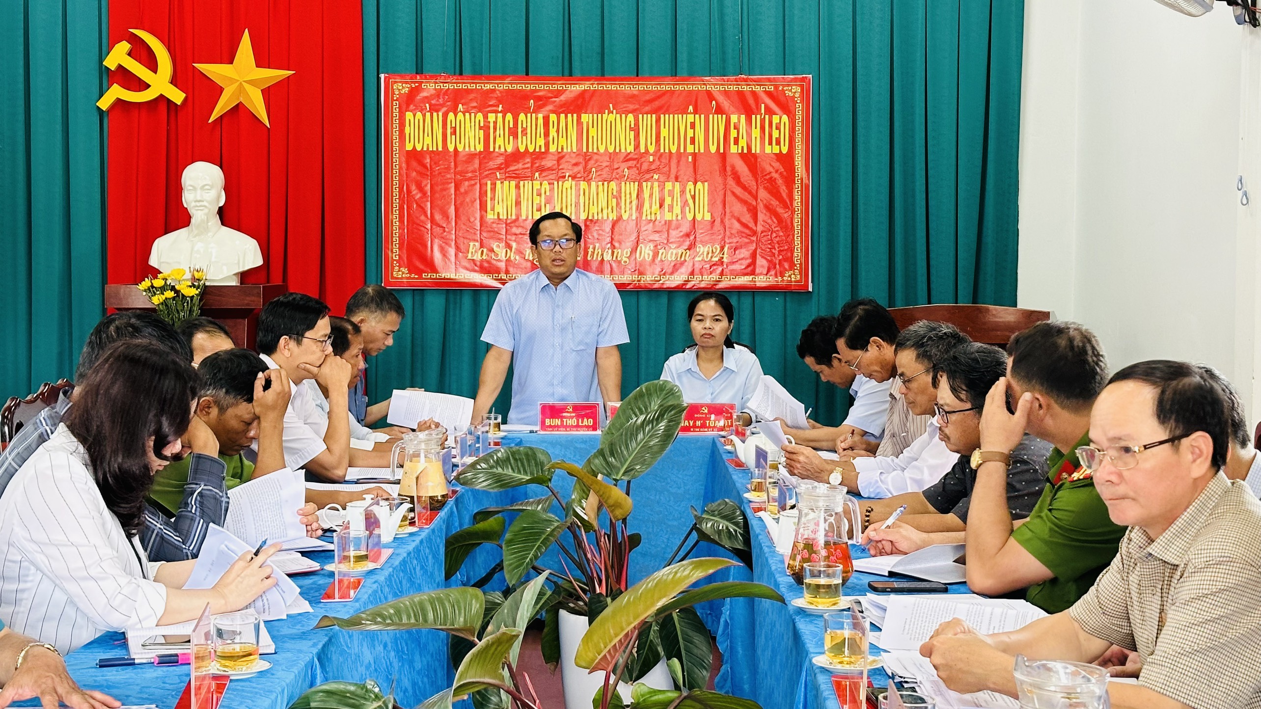 Đoàn công tác số 01 của Huyện uỷ Ea H’Leo làm việc với Đảng uỷ xã Ea Sol