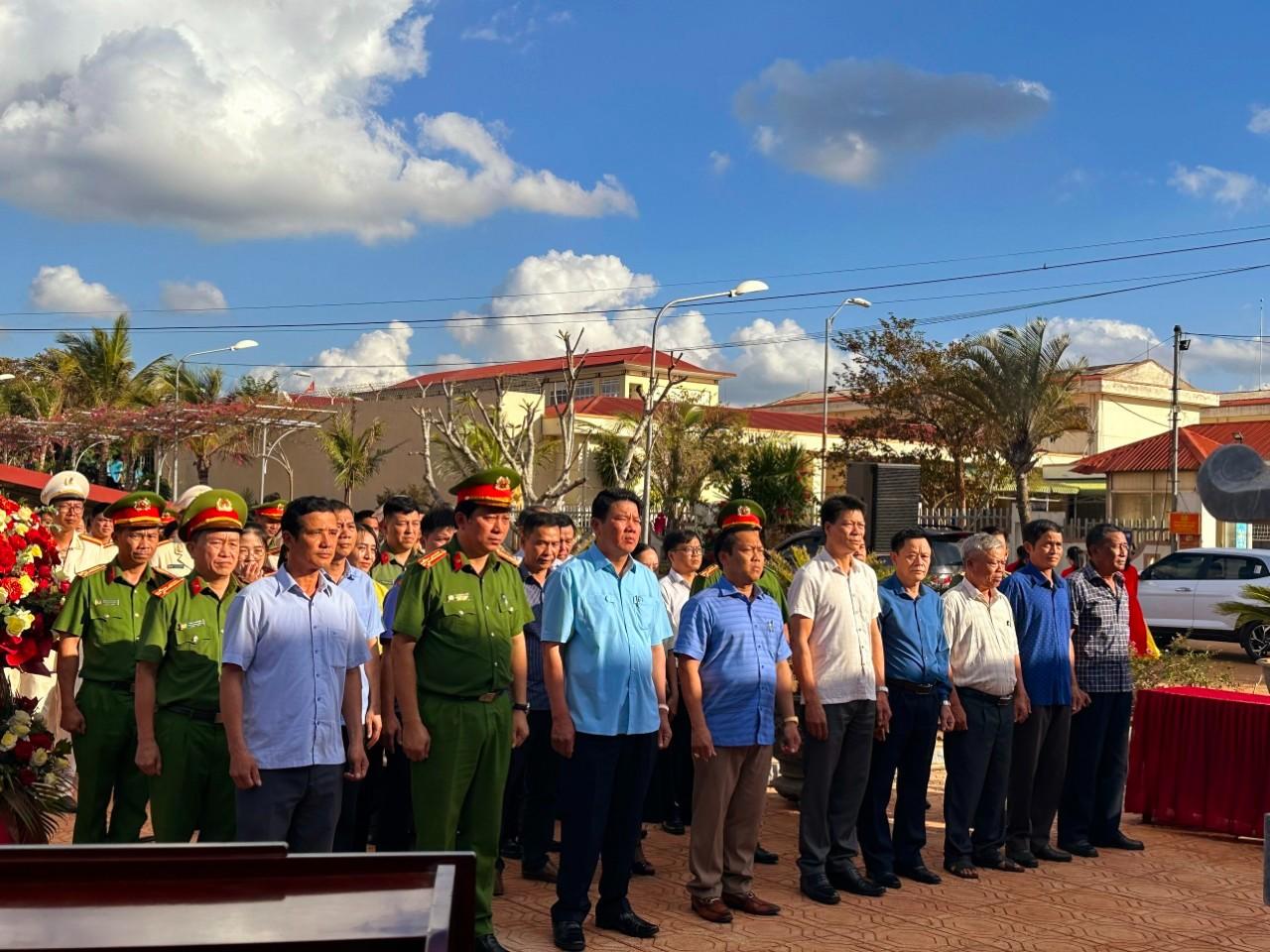 Công an huyện Ea H'Leo tổ chức Lễ khánh thành Nhà tưởng niệm Chủ tịch Hồ Chí Minh
