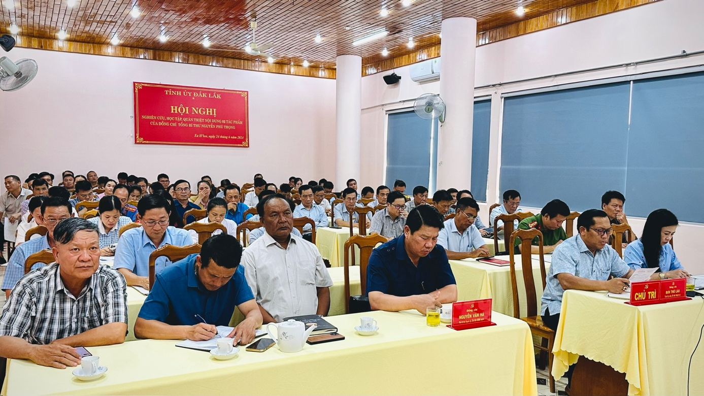 Hội nghị trực tuyến nghiên cứu, học tập, quán triệt nội dung 02 tác phẩm của đồng chí Tổng Bí thư Nguyễn Phú Trọng.