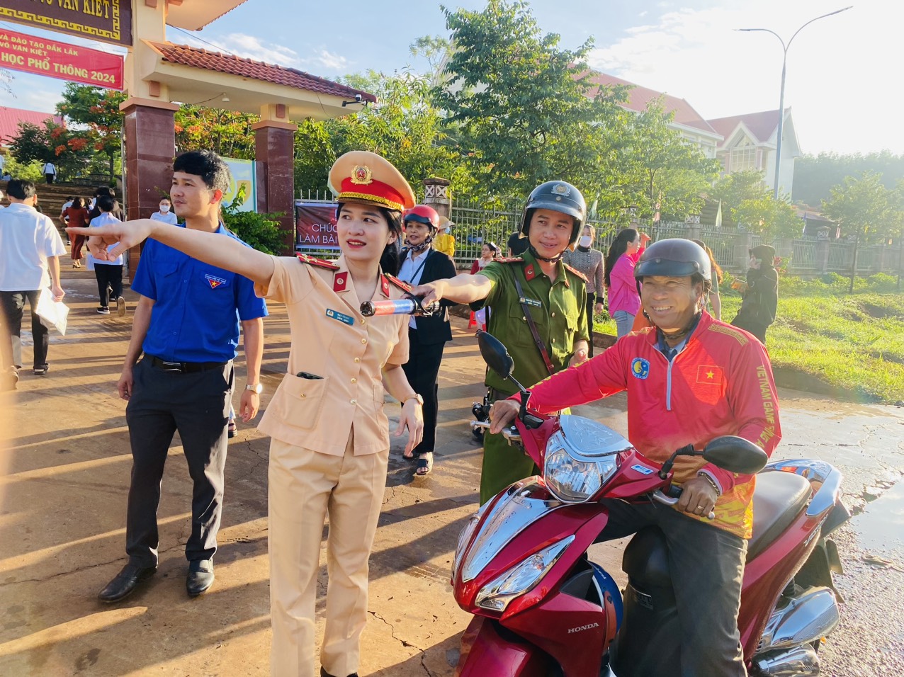 Công an huyện Ea H’Leo triển khai các nhiệm vụ đảm bảo ANTT, ATGT và hỗ trợ, tiếp sức kỳ thi tốt nghiệp THPT Quốc gia năm 2024