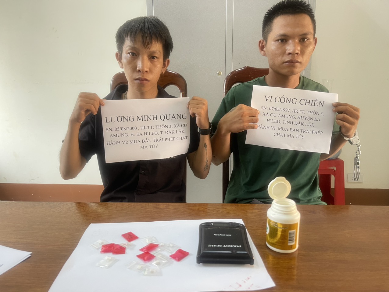 Công an huyện Ea H’Leo phát hiện, bắt quả tang 02 đối tượng mua bán trái pháp chất ma túy