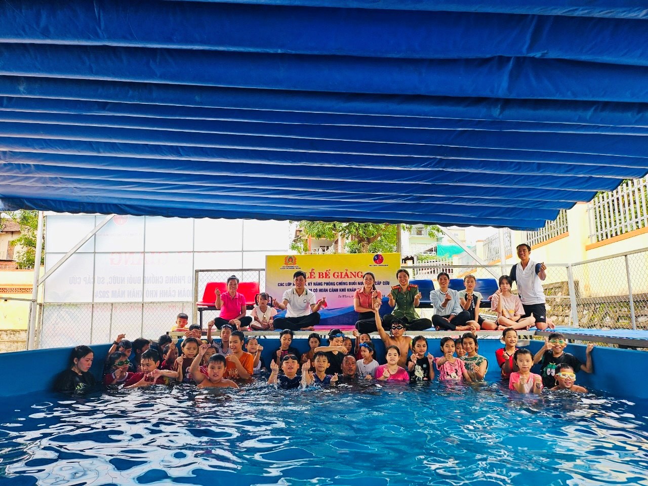 Công an huyện Ea H’Leo bế giảng Lớp học bơi hè miễn phí cho trẻ em có hoàn cảnh khó khăn năm 2024