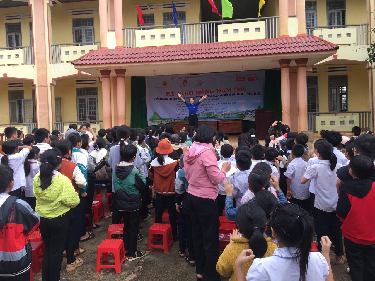 Sôi nổi Chiến dịch Thanh niên tình nguyện Kỳ nghỉ hồng năm 2024
