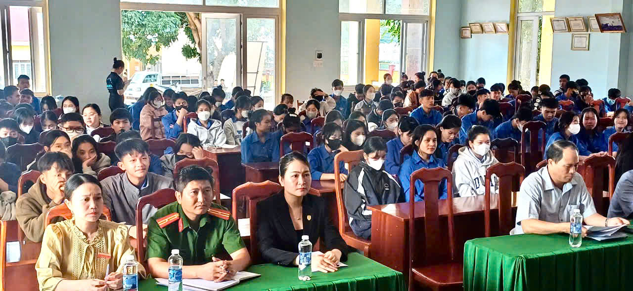 Đối thoại giữa lãnh đạo UBND xã Ea Hiao với Đoàn viên thanh niên