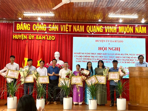 Nữ Bí thư Chi bộ nói đi đôi với làm