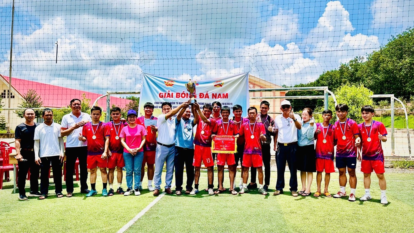 Giải bóng đá Nam xã Ea Khăl năm 2024
