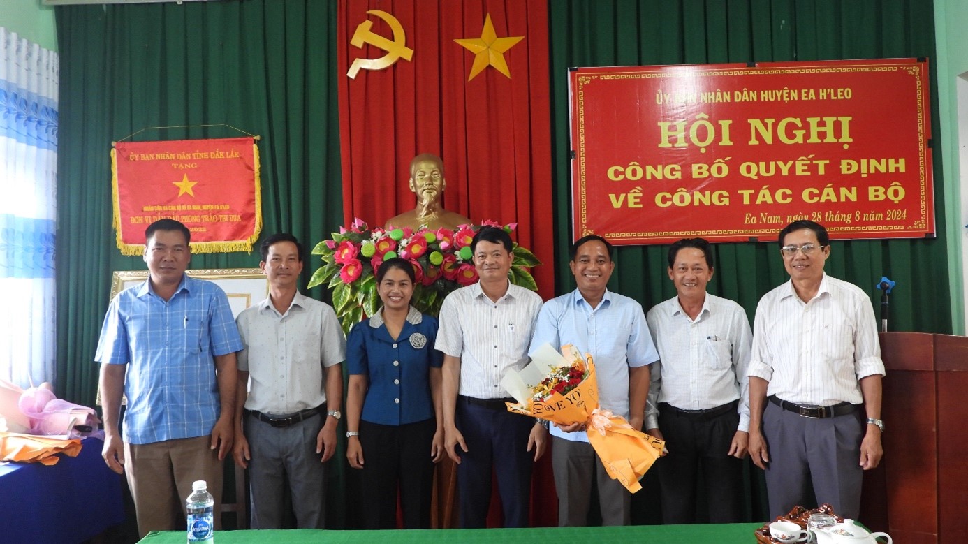 UBND huyện Ea H’Leo công bố quyết định về công tác cán bộ ở xã Ea Nam