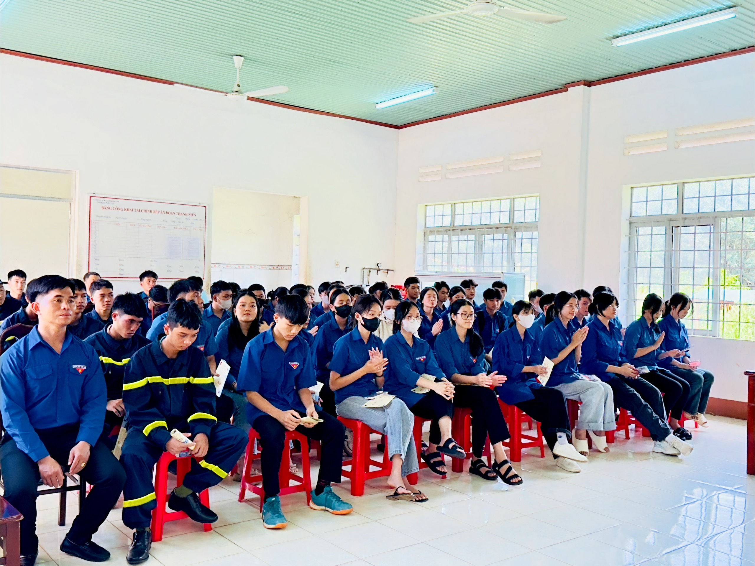 Các hoạt động thiết thực trong buổi Sinh hoạt Cụm Chi đoàn
