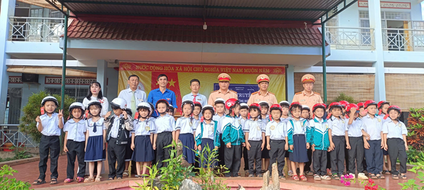 Tuyên truyền an toàn giao thông đường bộ; chủ quyền biểu đảo biên giới và và phòng, chống xâm hại trẻ em