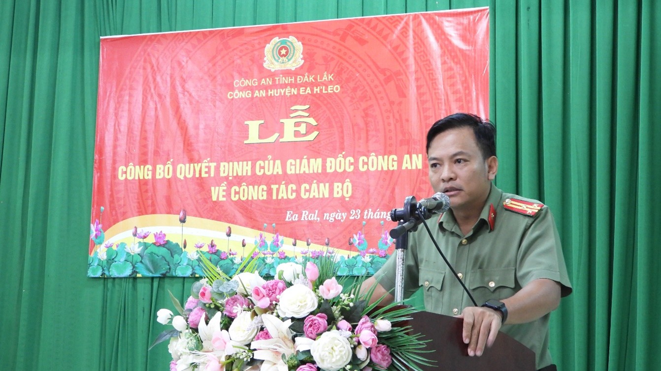 Lễ công bố Quyết định của Giám đốc Công an tỉnh về công tác cán bộ tại xã Ea Răl