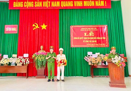 Công bố quyết định của Giám đốc Công an tỉnh Đắk Lắk về công tác cán bộ tại xã Ea Khăl