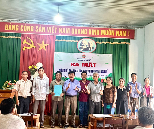 Ra mắt mô hình “ Phân loại rác thải sinh hoạt tại nguồn”