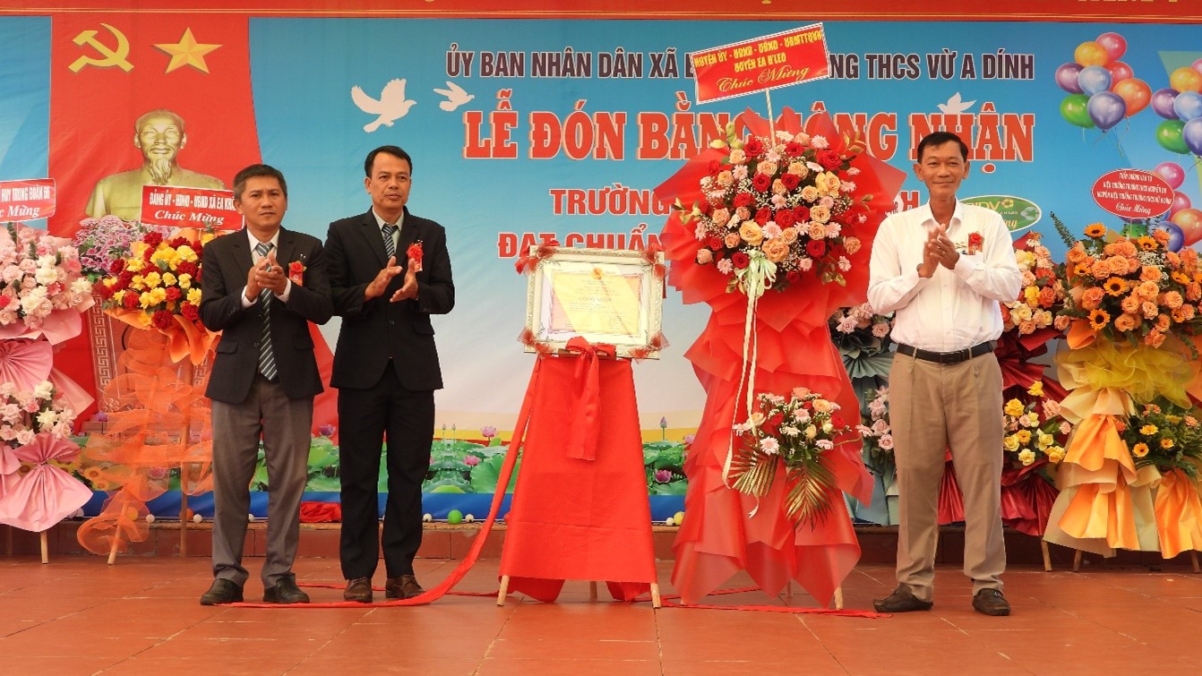 Lễ đón bằng công nhận Trường đạt chuẩn Quốc gia mức độ I