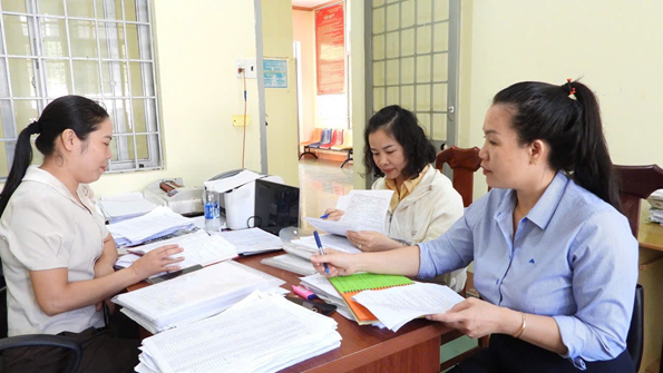 Phúc tra công tác rà soát hộ nghèo trên địa bàn xã Ea Tir