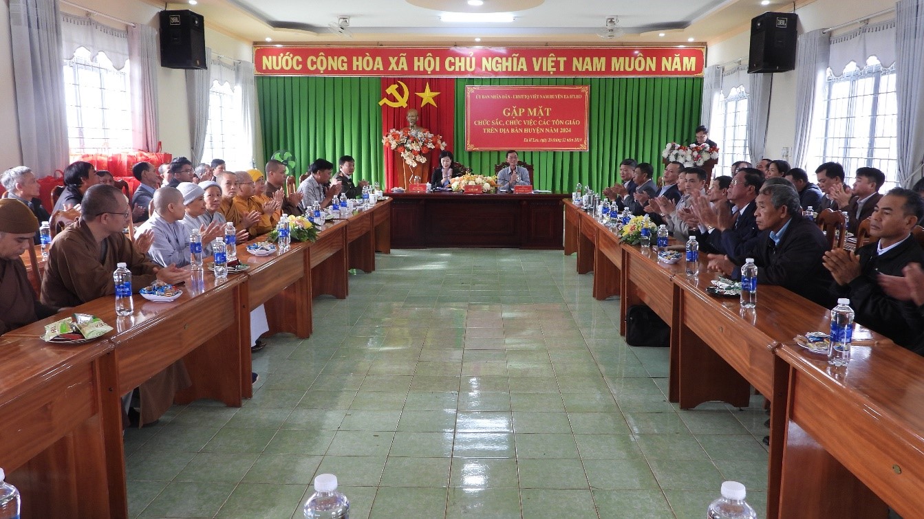 Huyện Ea H’Leo gặp mặt chức sắc, chức việc tôn giáo trên địa bàn huyện