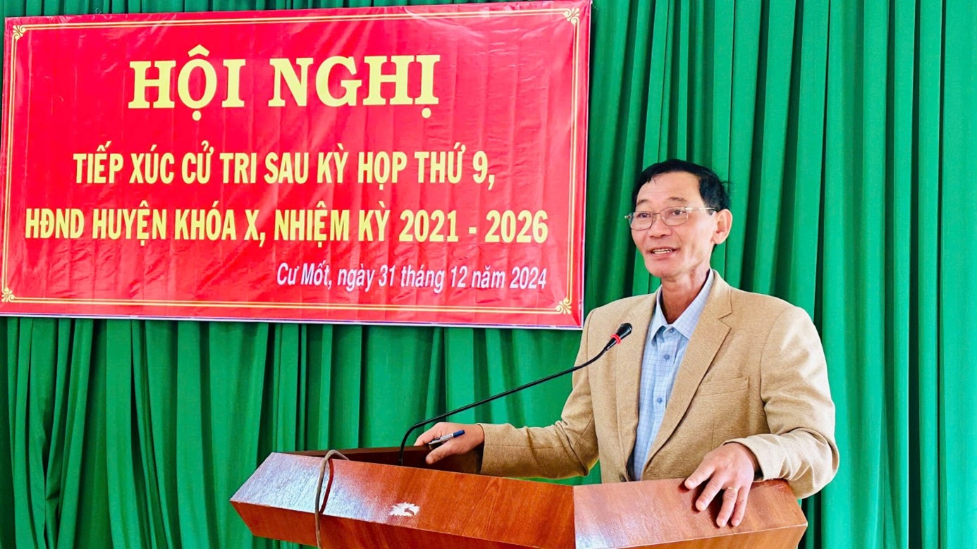 Tổ đại biểu HĐND huyện tiếp xúc cử tri tại xã Cư Mốt