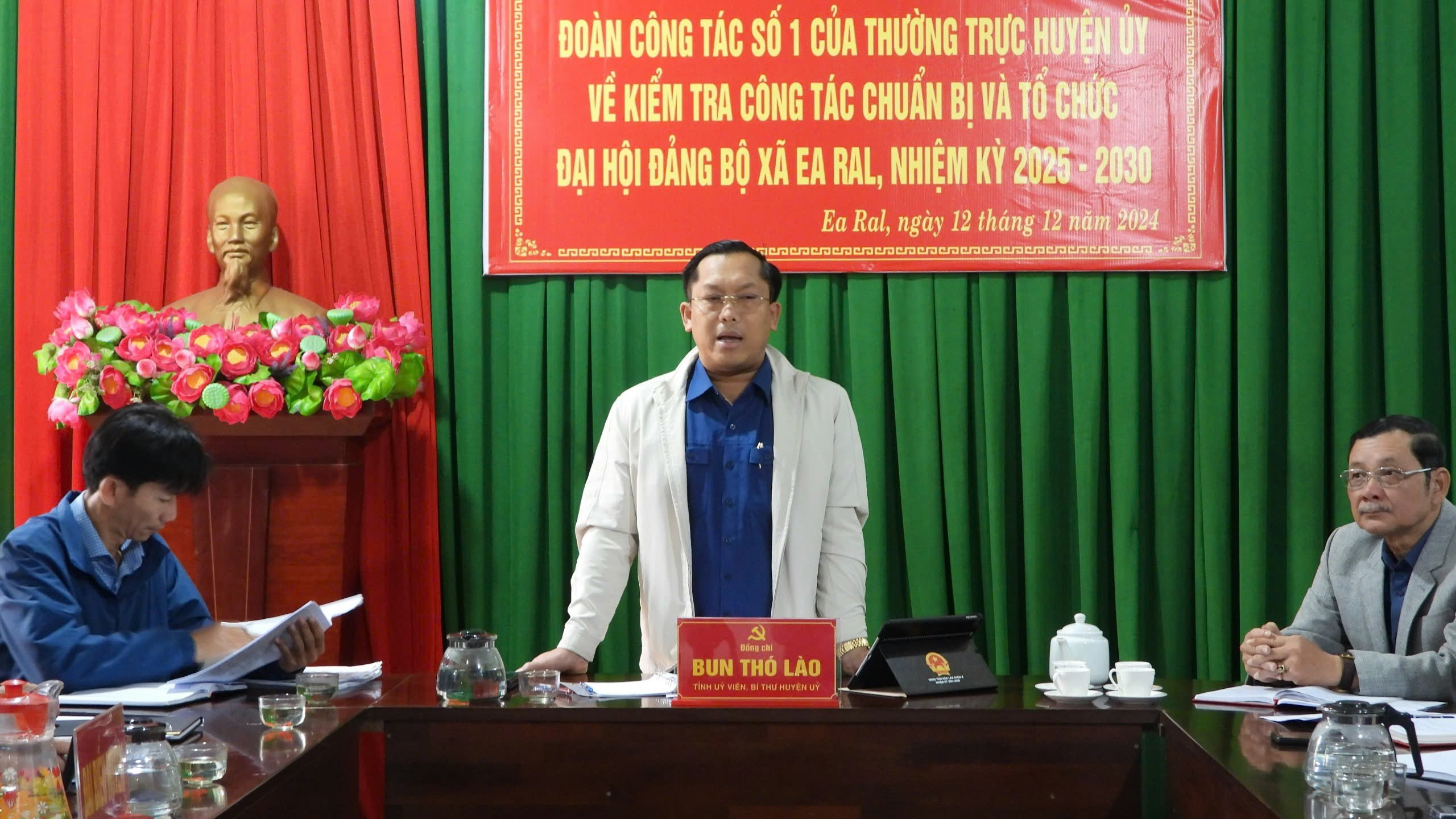 Đoàn công tác số 01 của Thường trực Huyện ủy kiểm tra công tác chuẩn bị Đại hội đại biểu Đảng bộ xã Ea Răl