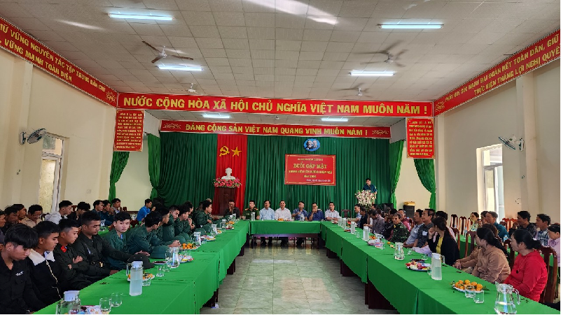 Xã Ea Ral gặp mặt thanh niên lên đường nhập ngũ năm 2024