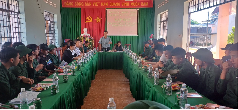 Xã Ea Hiao gặp mặt thanh niên lên đường nhập ngũ năm 2024