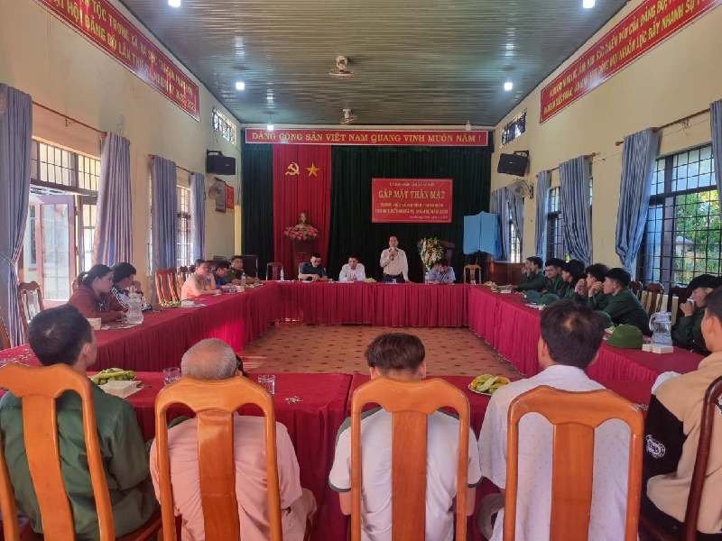 Xã Cư Mốt gặp mặt thanh niên và gia đình thanh niên trúng tuyển nghĩa vụ quân sự năm 2024 