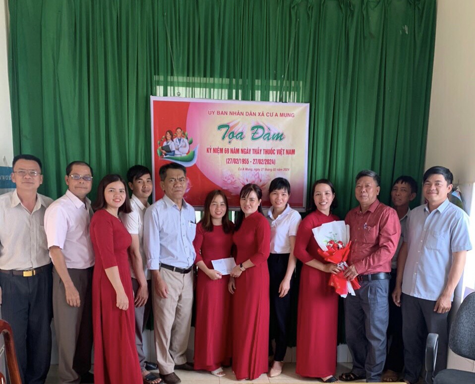 Trạm Y tế xã Cư A Mung tọa đàm, gặp mặt kỷ niệm 69 năm Ngày thầy thuốc Việt Nam (27/2/1955 – 27/2/2024)