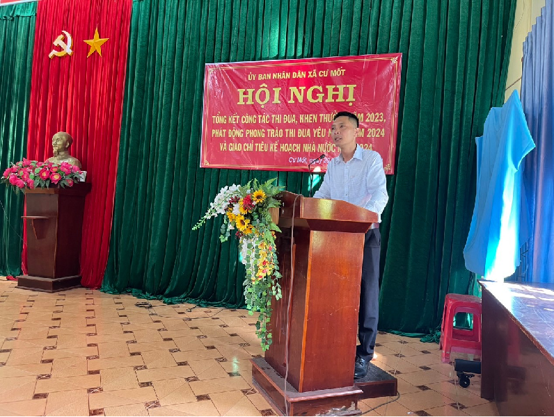 Cư Mốt tổ chức Hội nghị tổng kết công tác thi đua, khen thưởng năm 2023, phát động phong trào thi đua yêu nước năm 2024 và giao chỉ tiêu kế hoạch nhà nước năm 2024