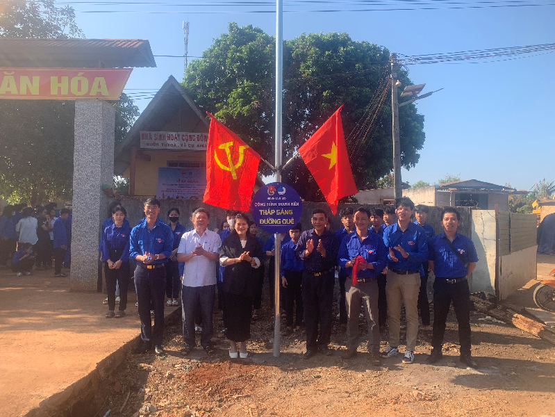 Đồng loạt ra quân Ngày cao điểm tình nguyện chung tay xây dựng nông thôn mới năm 2024