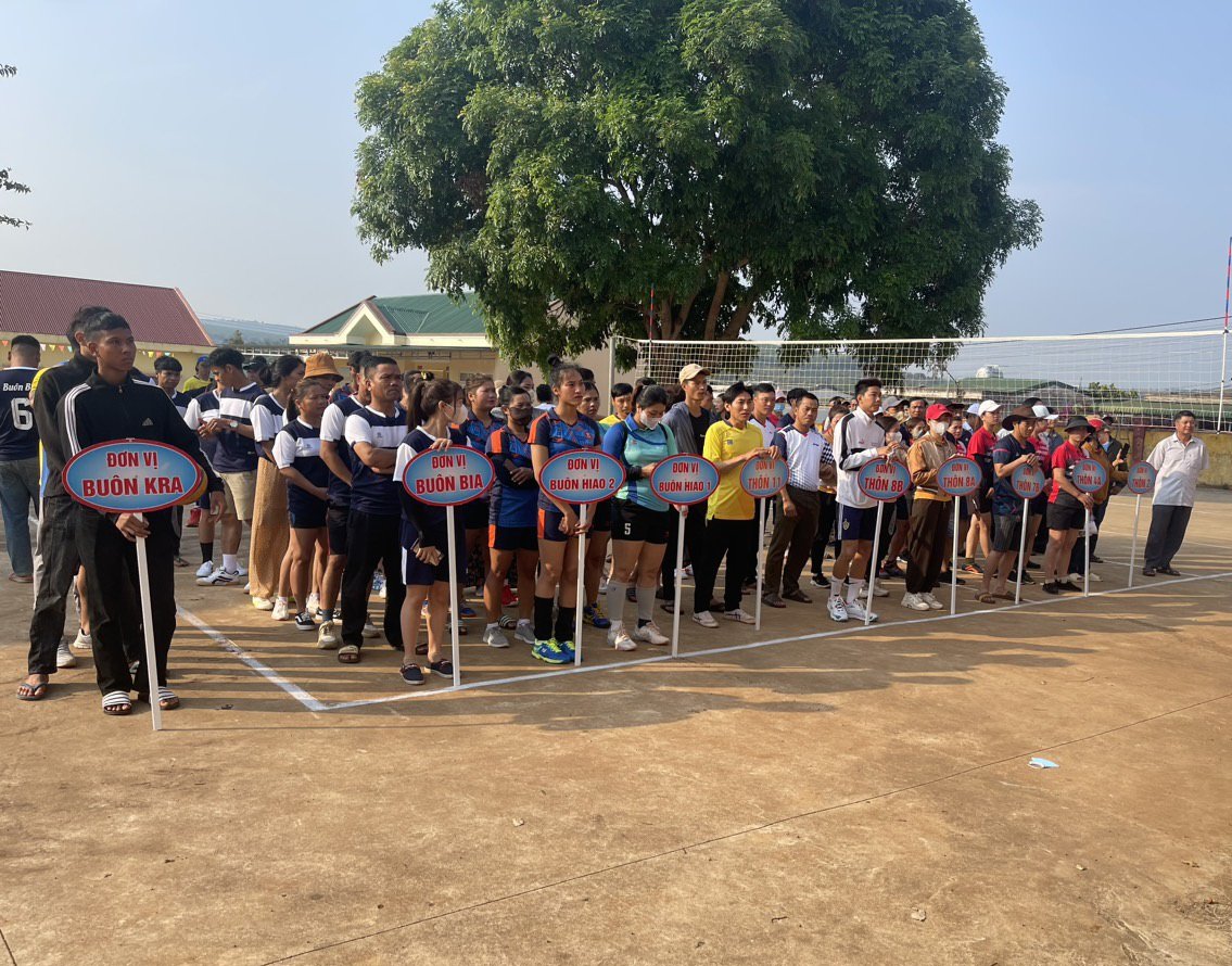 Xã Ea Hiao tổ chức giải bóng chuyền nam, nữ và phát động Ngày chạy Olympic vì sức khỏe toàn dân năm 2024