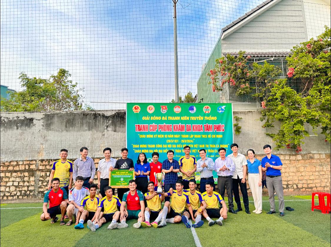 Bế mạc giải bóng đá Thanh niên truyền thống thị trấn Ea Drăng năm 2024