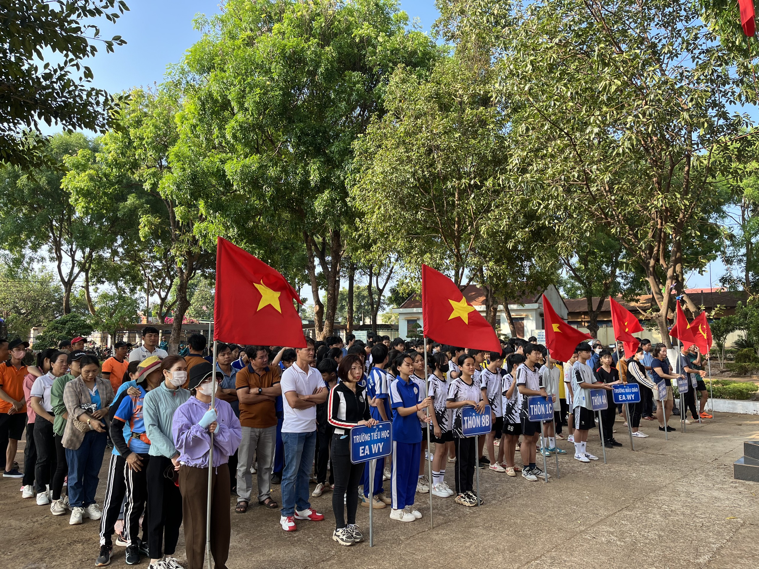 Xã Ea Wy tổ chức Ngày chạy Olympic vì sức khỏe toàn dân năm 2024 