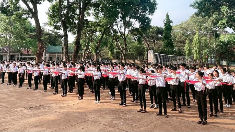 Ngày hội tiến bước lên Đoàn của Trường THCS Nguyễn Du, xã Ea Răl
