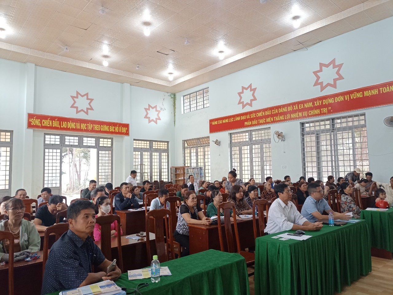 Xã Ea Nam tuyên truyền, phát triển người tham gia phát triển BHXH tự nguyện, BHYT hộ gia đình 