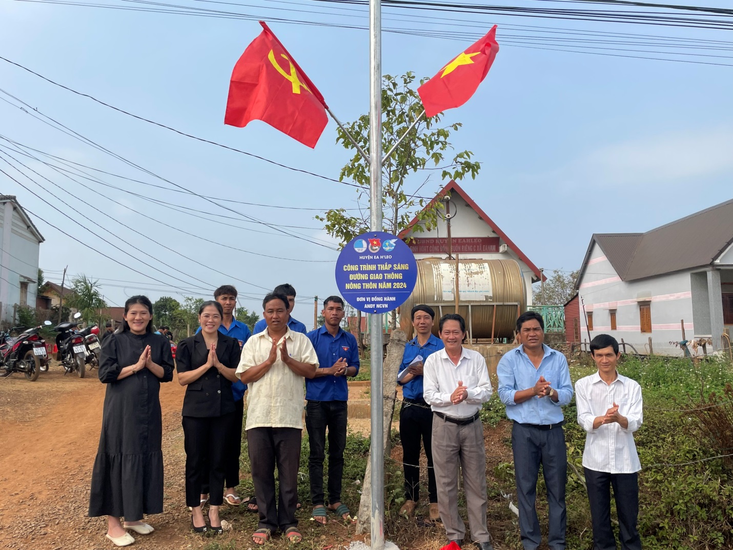 Lễ khánh thành công trình thắp sáng đường giao tại xã Ea Nam 