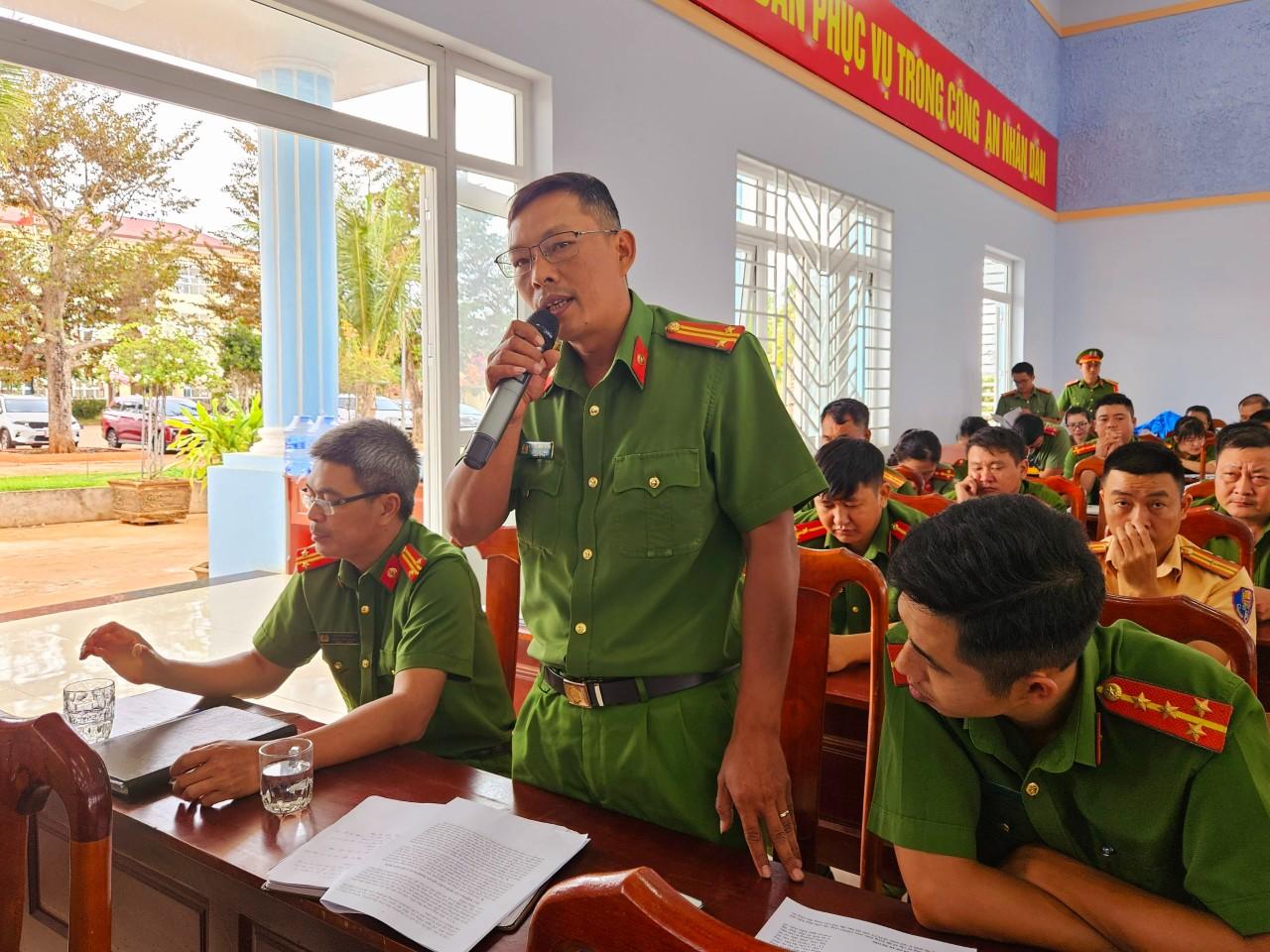 Công an huyện Ea H'Leo tổ chức đối thoại giữa Đảng ủy, lãnh đạo Công an huyện với Đoàn viên, Hội viên, Công đoàn viên, lực lượng Công an xã, thị trấn