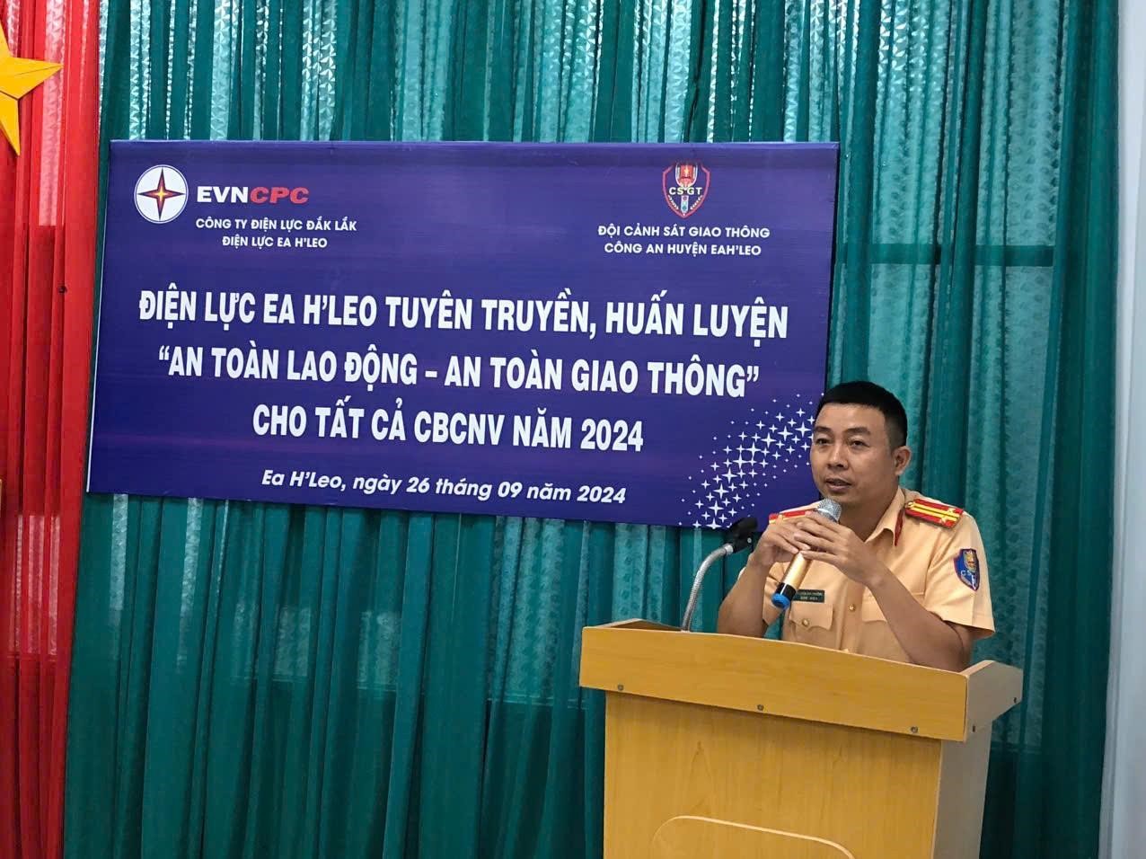 Công an huyện Ea H’Leo đẩy mạnh công tác tuyên truyền, phổ biến pháp luật về trật tự an toàn giao thông