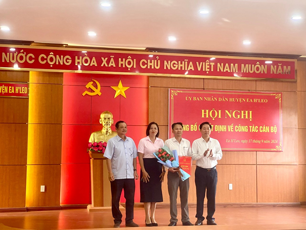 Huyện Ea H’Leo: Công bố các quyết định về công tác cán bộ
