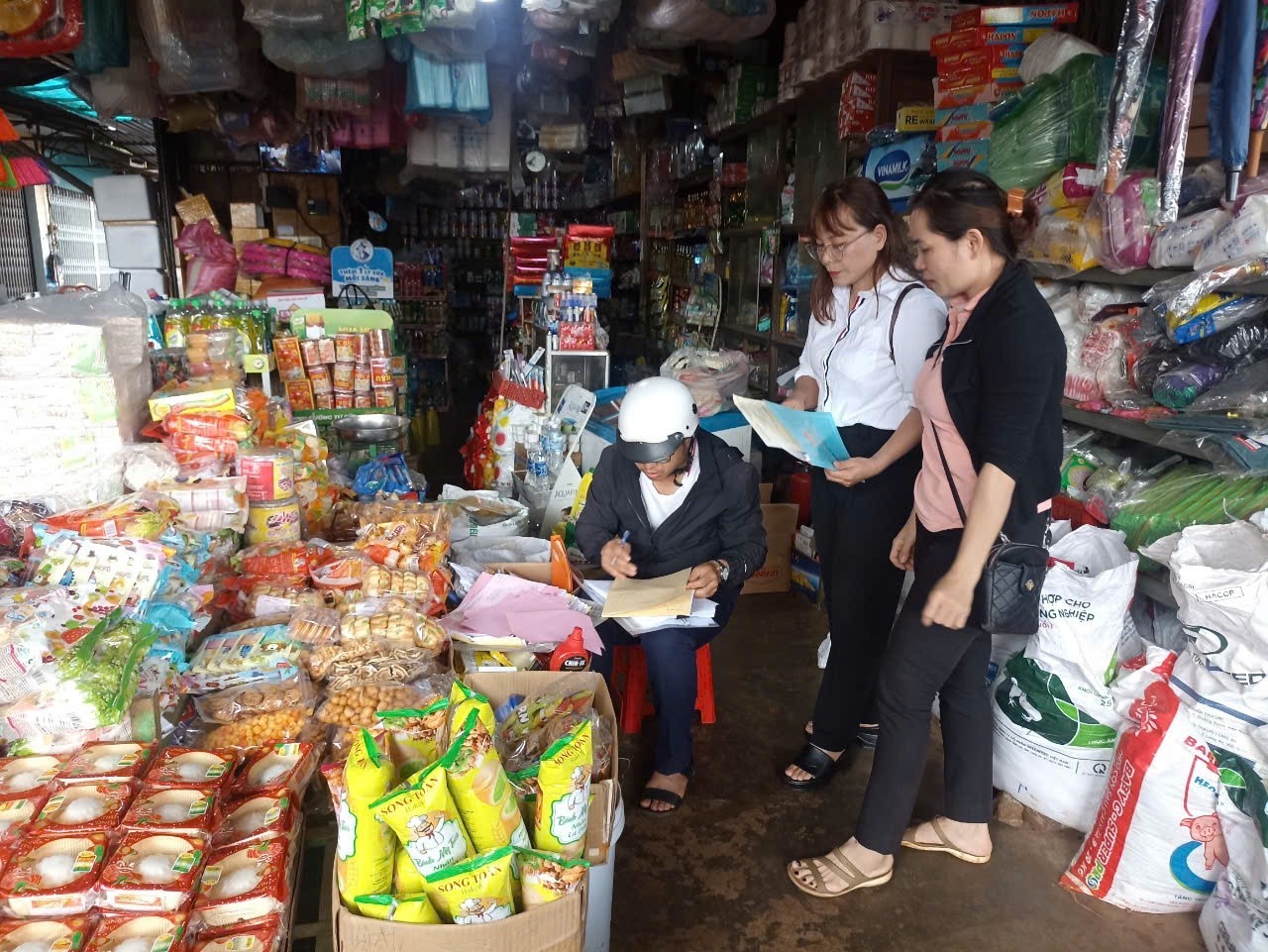 Ra quân kiểm tra an toàn thực phẩm dịp Tết Trung thu tại Xã Ea Nam năm 2024