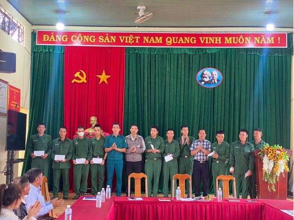Xã Cư Mốt đón thanh niên hoàn thành nghĩa vụ quân sự trở về địa phương năm 2023
