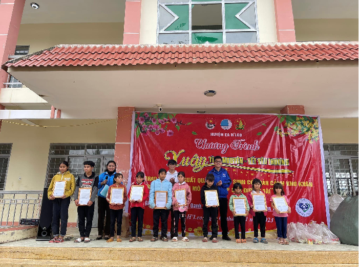 Huyện đoàn Ea H’Leo tổ chức chương trình “Xuân tình nguyện –Tết yêu thương”