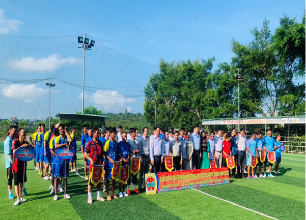 Khai mạc Giải bóng đá mini Nam nông dân U 35 xã Dliê Yang năm 2023.
