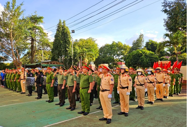 Ban Chỉ đạo Phòng, chống tội phạm huyện Ea H’Leo tổ chức Lễ ra quân thực hiện Cao điểm tấn công trấn áp tội phạm, đảm bảo an ninh trật tự Tết Nguyên đán Giáp Thìn 2024.
