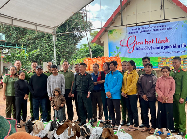 Công an huyện Ea H’leo tổ chức chương trình Gieo hạt lành trên lối về của người lầm lỗi