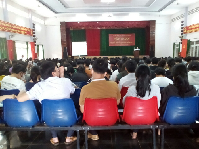 Thị trấn Ea Drăng: Tập huấn hướng dẫn sử dụng dịch vụ công trực tuyến cho học sinh khối Trung học cơ sở 