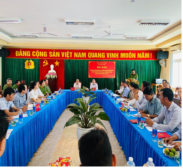 Huyện Ea H’Leo mở đợt cao điểm vận động toàn dân giao nộp và đấu tranh với tội phạm, vi phạm pháp luật về vũ khí, vật liệu nổ, công cụ hỗ trợ
