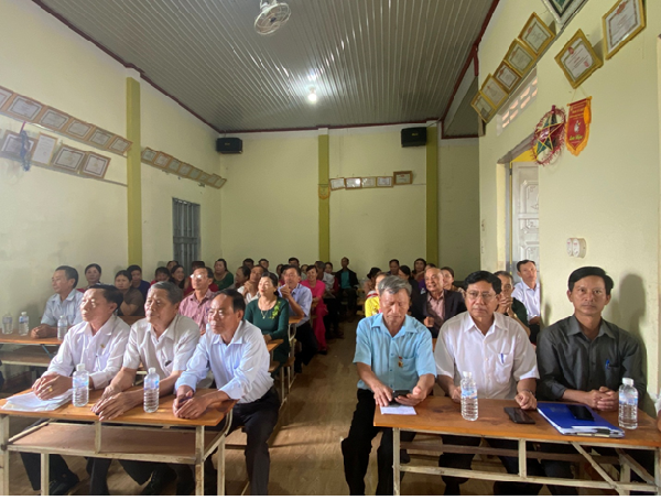 Ra mắt Câu lạc bộ liên thế hệ tự giúp nhau tại Thôn Ea Đen, xã Ea Nam