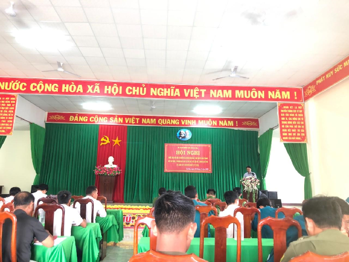 Xã Ea Răl tổ chức Hôi nghị mở đợt cao điểm vận động Nhân dân giao nộp và đấu tranh với tội phạm, vi phạm pháp luật về vũ khí, vật liệu nổ, công cụ hỗ trợ.