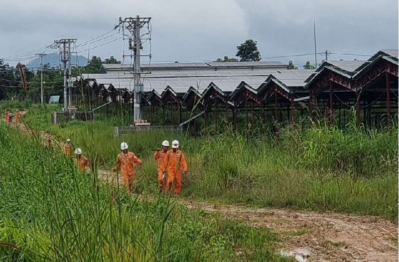 Điện lực Ea H’leo khẩn trương khắc phục sự cố sạt lỡ trụ điện