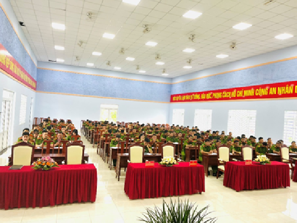 Công an huyện Ea H'Leo khai mạc lớp tập huấn điều lệnh, quân sự, võ thuật Công an nhân dân năm 2023