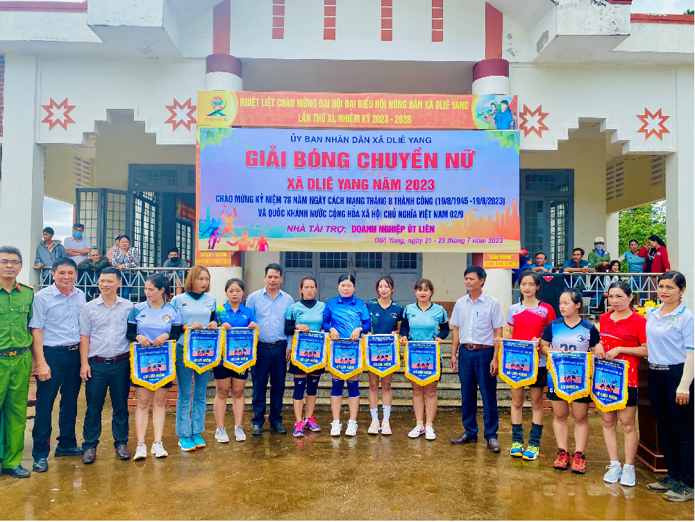 Xã DLiê Yang tổ chức Giải bóng chuyền nữ năm 2023