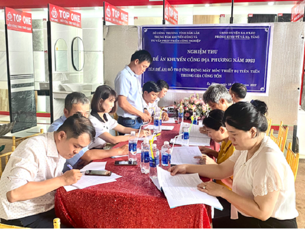 Nghiệm thu Đề án “Hỗ trợ ứng dụng máy móc thiết bị tiên tiến trong gia công tôn”